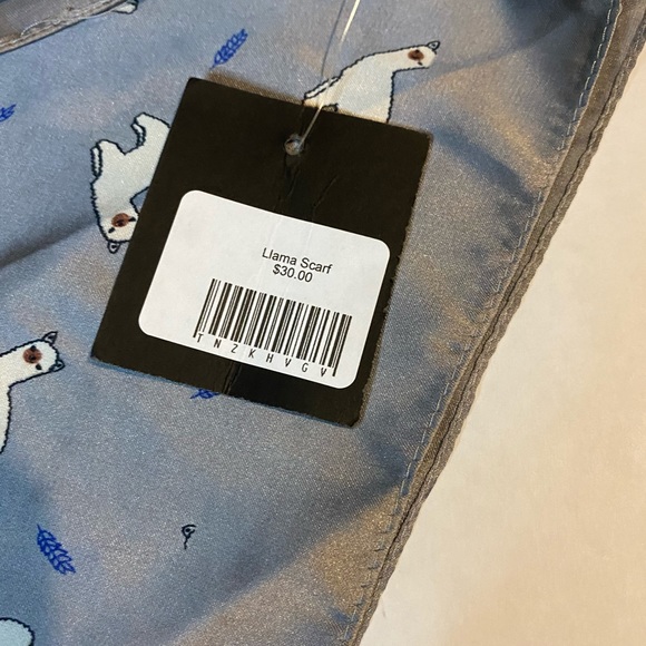 NWT Silk LLAMA 🦙 scarf - Picture 4 of 5